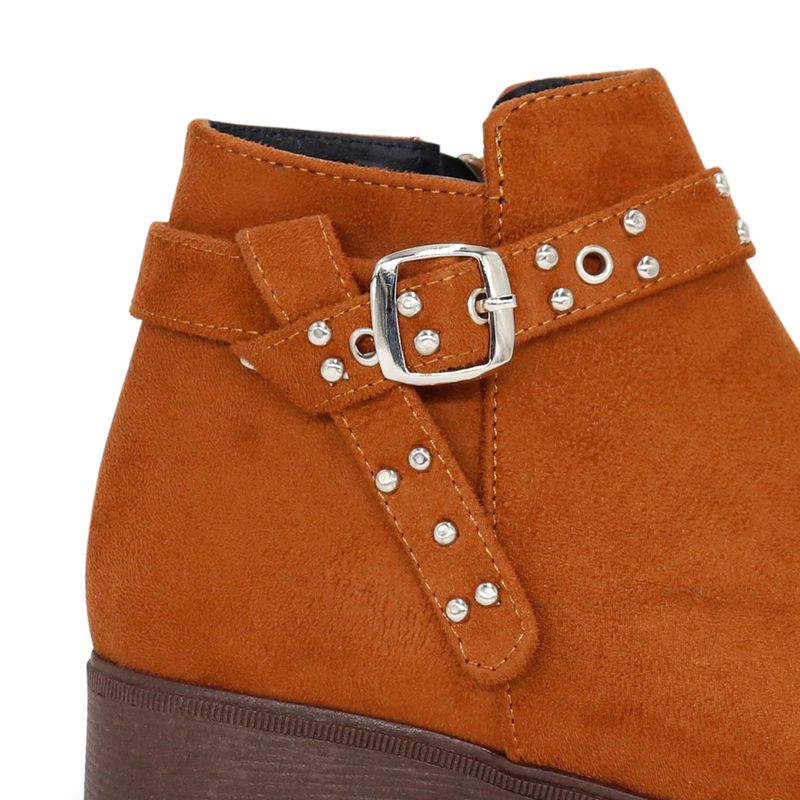 Botin-CASUAL-Mujer-ARIANA-AV24I2-675-Caramelo